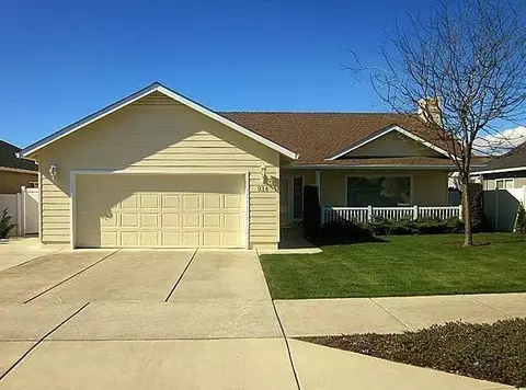 914 Crystal Dr, Eagle Point, OR 97524 photo 1