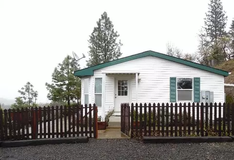 955 Ironwood Dr, Eagle Point, OR 97524 photo 1