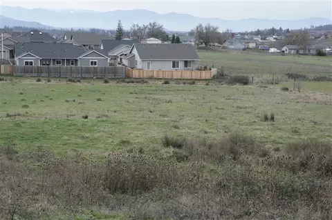 488 E Rolling Hills Dr, Eagle Point, OR 97524 photo 18
