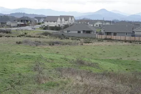 488 E Rolling Hills Dr, Eagle Point, OR 97524 photo 17
