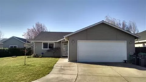241 Samuel Lane Loop, Phoenix, OR 97535 photo 1