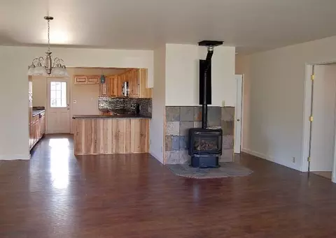325 S Royal Ave, Eagle Point, OR 97524 photo 4