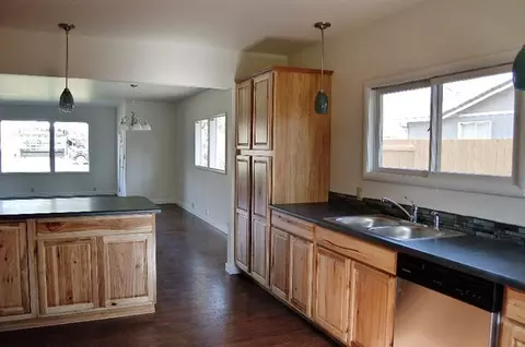 325 S Royal Ave, Eagle Point, OR 97524 photo 8
