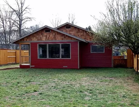 325 S Royal Ave, Eagle Point, OR 97524 photo 1