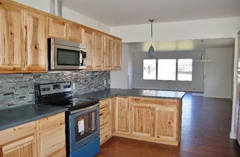 325 S Royal Ave, Eagle Point, OR 97524 photo 9