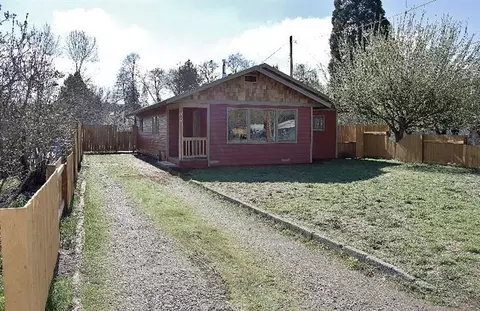 325 S Royal Ave, Eagle Point, OR 97524 photo 21