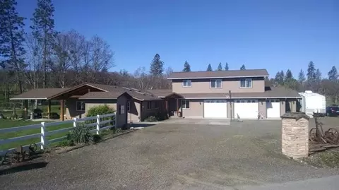 226 Sierra Dr, Eagle Point, OR 97524 photo 4