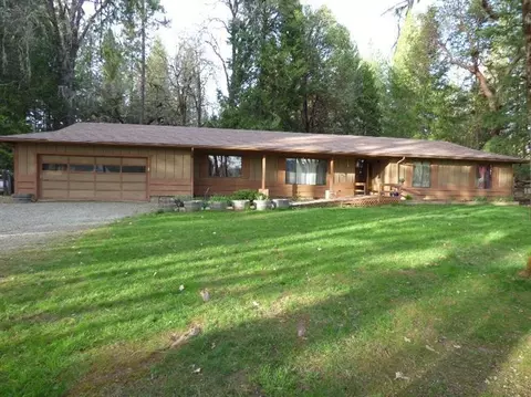 784 Garner Rd, Cave Junction, OR 97523 photo 1