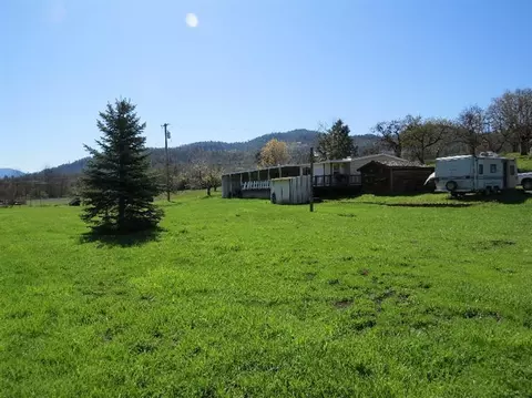 5025 E Antelope Rd, Eagle Point, OR 97524 photo 5