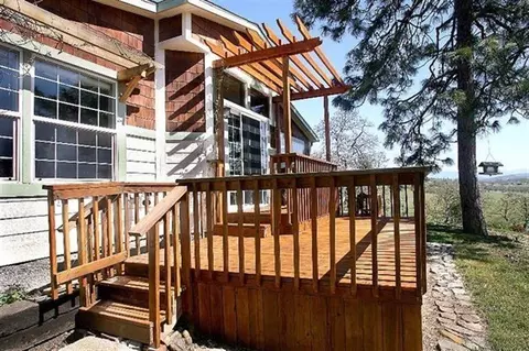 11208 Agate Rd, Eagle Point, OR 97524 photo 6