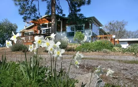 11208 Agate Rd, Eagle Point, OR 97524 photo 1