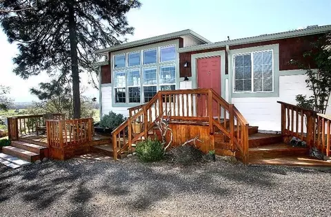 11208 Agate Rd, Eagle Point, OR 97524 photo 2