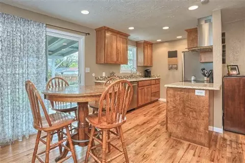 305 S Rose St, Phoenix, OR 97535 photo 8