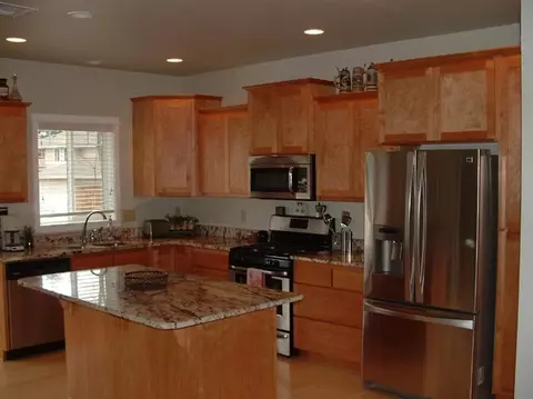 98 Mccully Ln, Jacksonville, OR 97530 photo 2