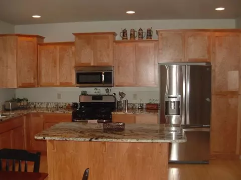 98 Mccully Ln, Jacksonville, OR 97530 photo 3