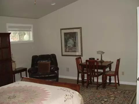 98 Mccully Ln, Jacksonville, OR 97530 photo 12