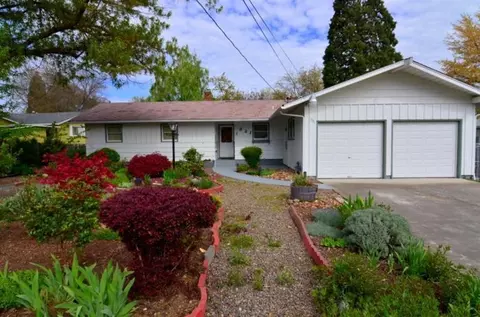 321 Oak St, Phoenix, OR 97535 photo 1