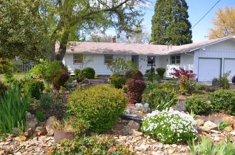 321 Oak St, Phoenix, OR 97535 photo 2