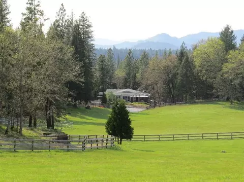 3158 Cobleigh Rd, Eagle Point, OR 97524 photo 1