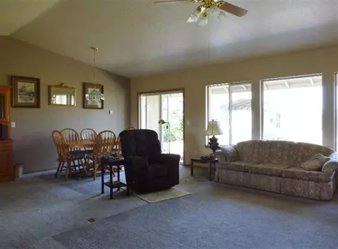 3014 Scenic Ave, Central Point, OR 97502 photo 2