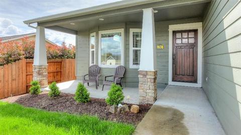 462 N De Anjou Ave, Eagle Point, OR 97524 photo 2