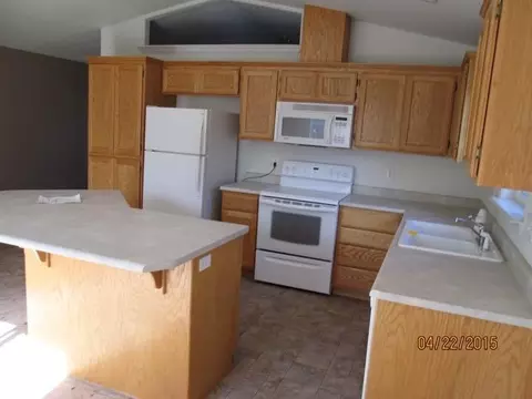1254 Hawk Dr, Central Point, OR 97502 photo 2