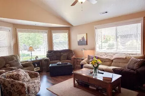 616 John Wayne Dr, Central Point, OR 97502 photo 3