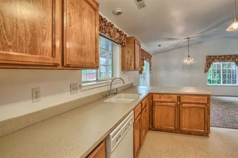573 C St, Phoenix, OR 97535 photo 8