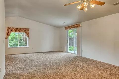 573 C St, Phoenix, OR 97535 photo 16