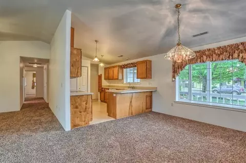573 C St, Phoenix, OR 97535 photo 5