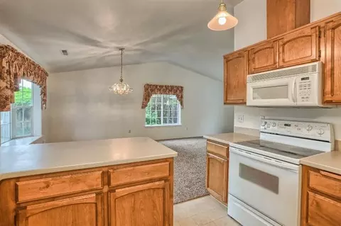 573 C St, Phoenix, OR 97535 photo 10