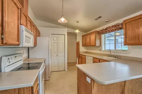 573 C St, Phoenix, OR 97535 photo 7