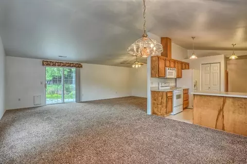 573 C St, Phoenix, OR 97535 photo 6