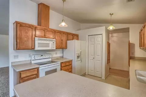573 C St, Phoenix, OR 97535 photo 12