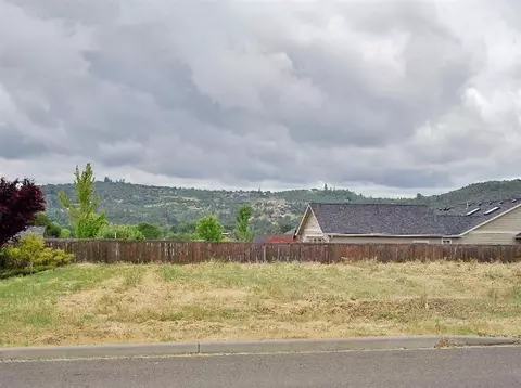 319 Northview Dr, Eagle Point, OR 97524 photo 1