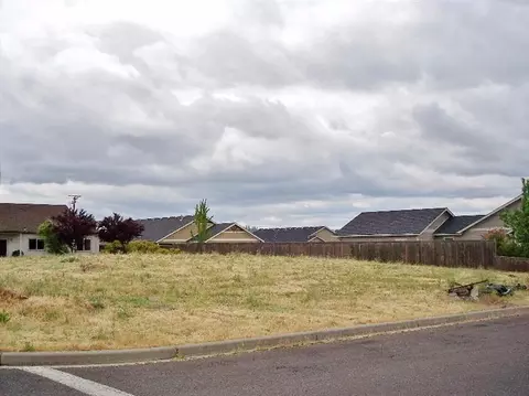 319 Northview Dr, Eagle Point, OR 97524 photo 5