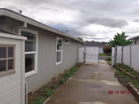 35 Devonwood Ct, Eagle Point, OR 97524 photo 2