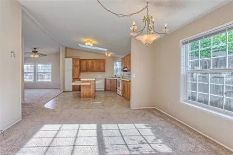 652 N N Hts, Eagle Point, OR 97524 photo 4