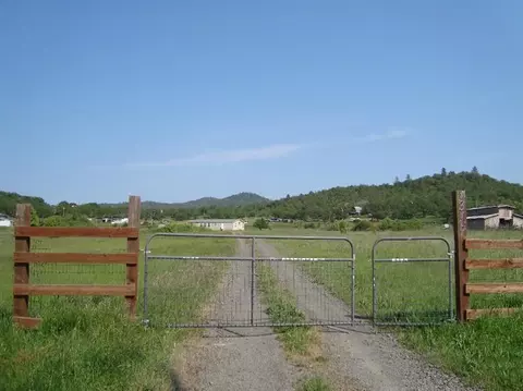 1315 Dry Creek Rd, Eagle Point, OR 97524 photo 1