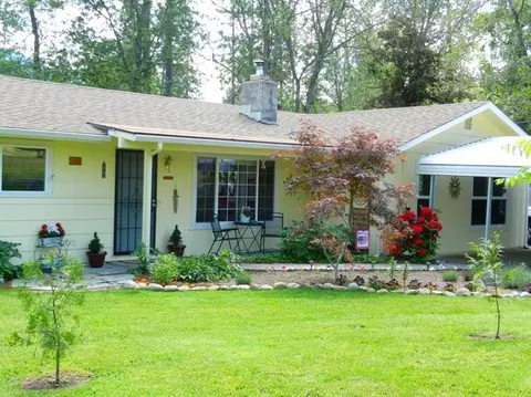 245 Stringer Gap, Grants Pass, OR 97527 photo 1