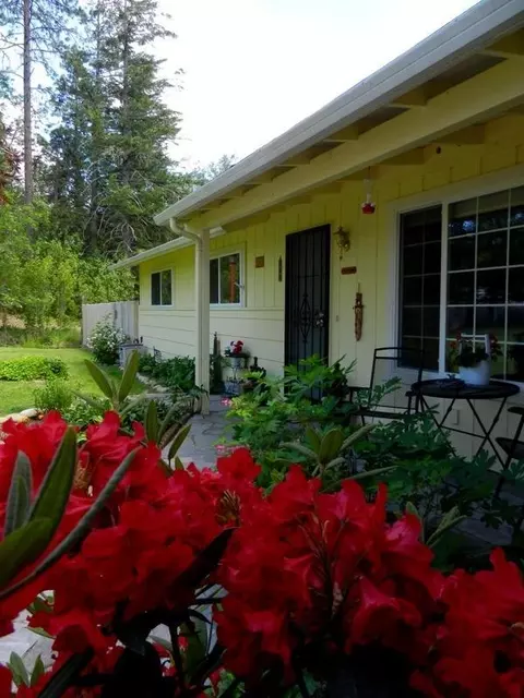 245 Stringer Gap, Grants Pass, OR 97527 photo 2