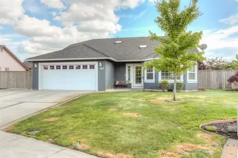 151 Orchardview Ave, Central Point, OR 97502 photo 2