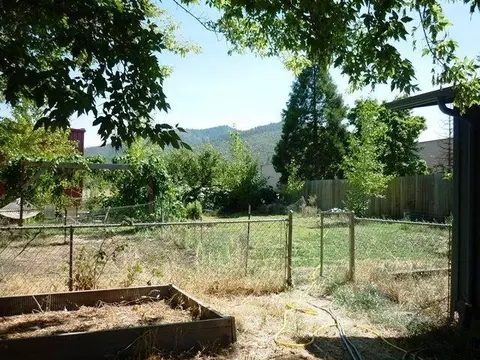 205 E Rapp Rd, Talent, OR 97540 photo 8
