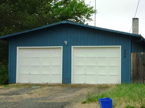 205 E Rapp Rd, Talent, OR 97540 photo 1