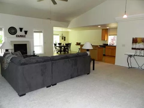 386 Leandra Ln, Eagle Point, OR 97524 photo 17