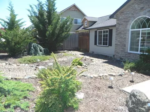 386 Leandra Ln, Eagle Point, OR 97524 photo 5