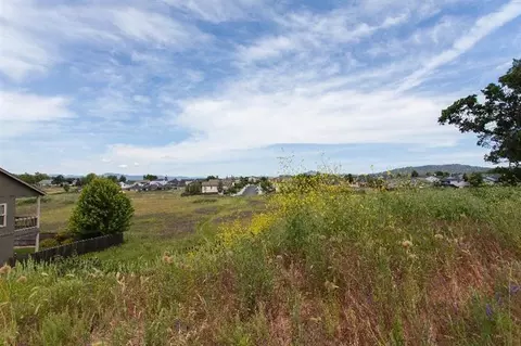1086 Highlands Dr, Eagle Point, OR 97524 photo 5