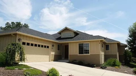 1137 Highlands Dr, Eagle Point, OR 97524 photo 1