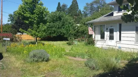 401 S Royal Ave, Eagle Point, OR 97524 photo 7