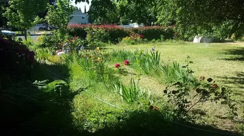 401 S Royal Ave, Eagle Point, OR 97524 photo 2